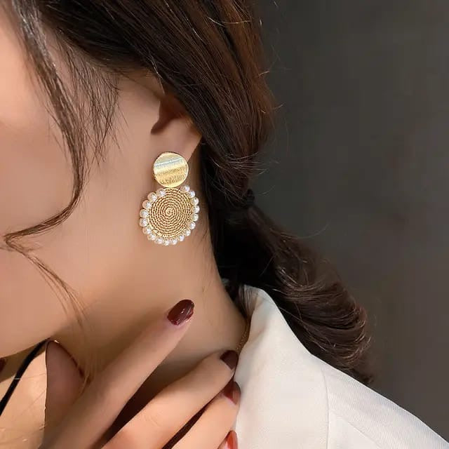 Hollow geometric round mesh faux pearl drop earrings