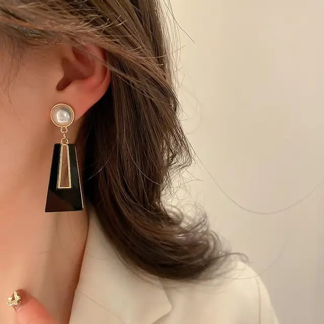 Black Pearl dangler earrings