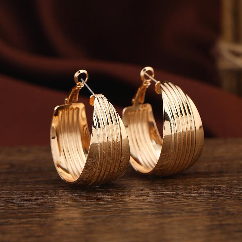 Trendy Golden Korean hoops