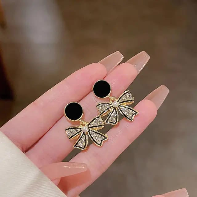 Black stone bow earrings