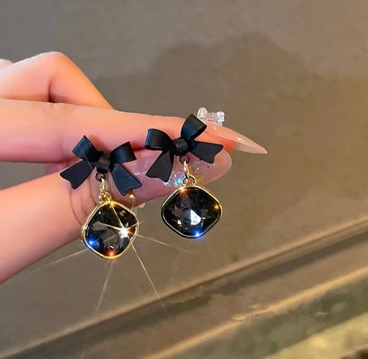 Black stone drop bow earrings