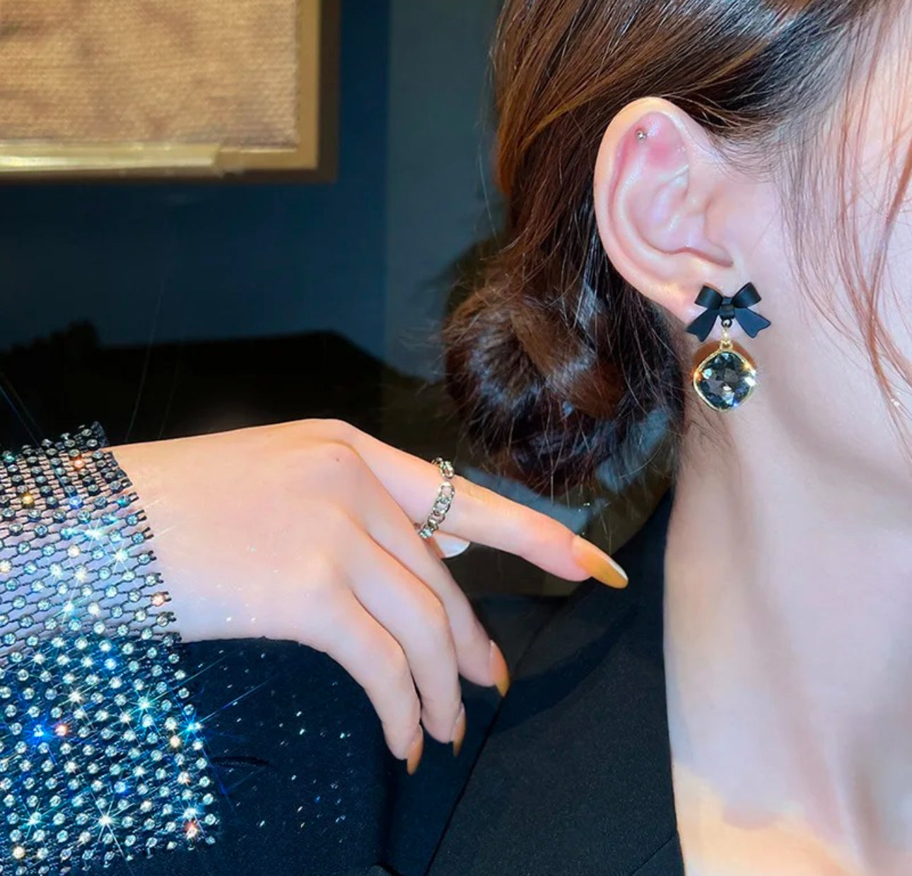 Black stone drop bow earrings