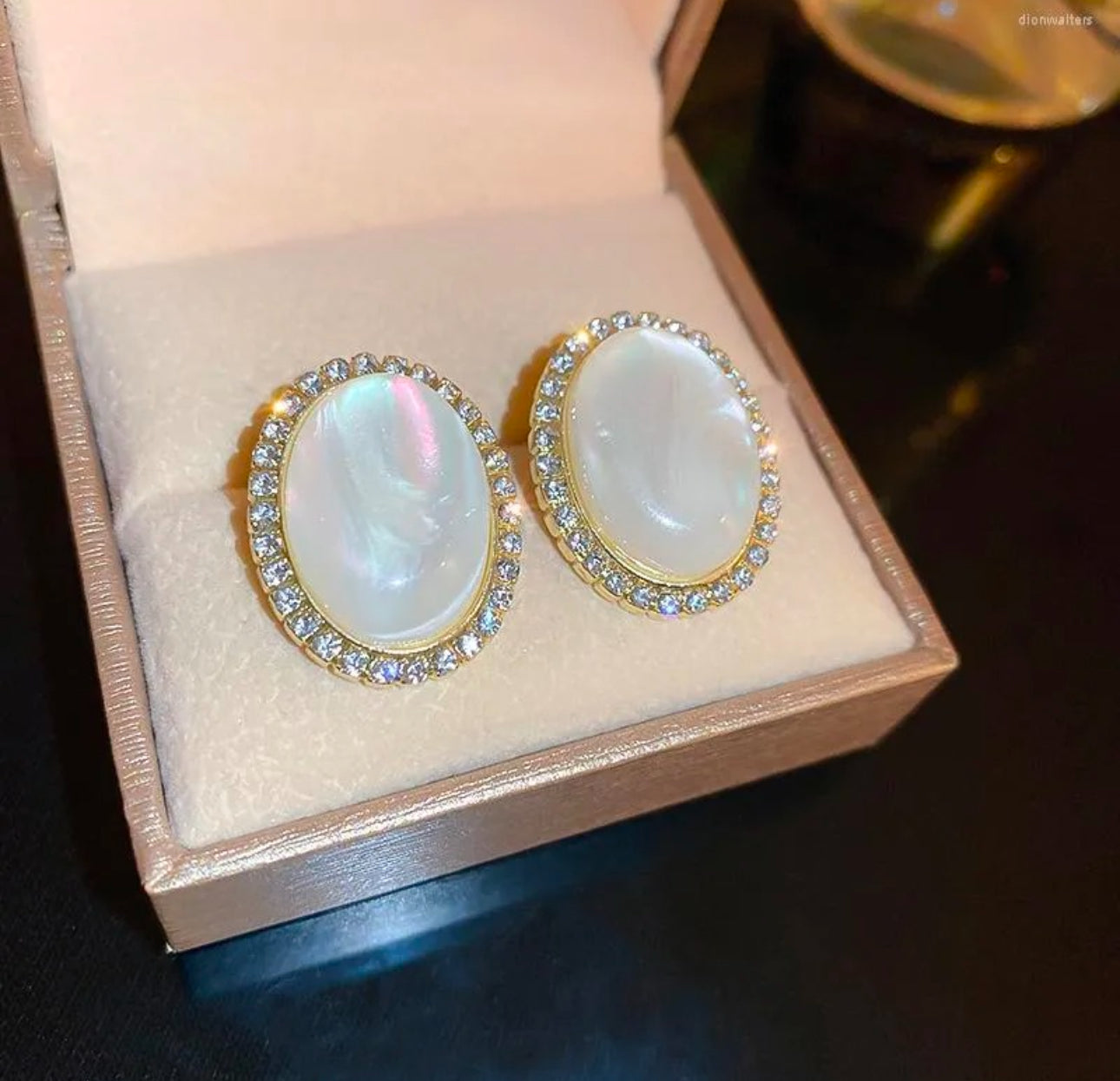 Monalisa opal oval studs