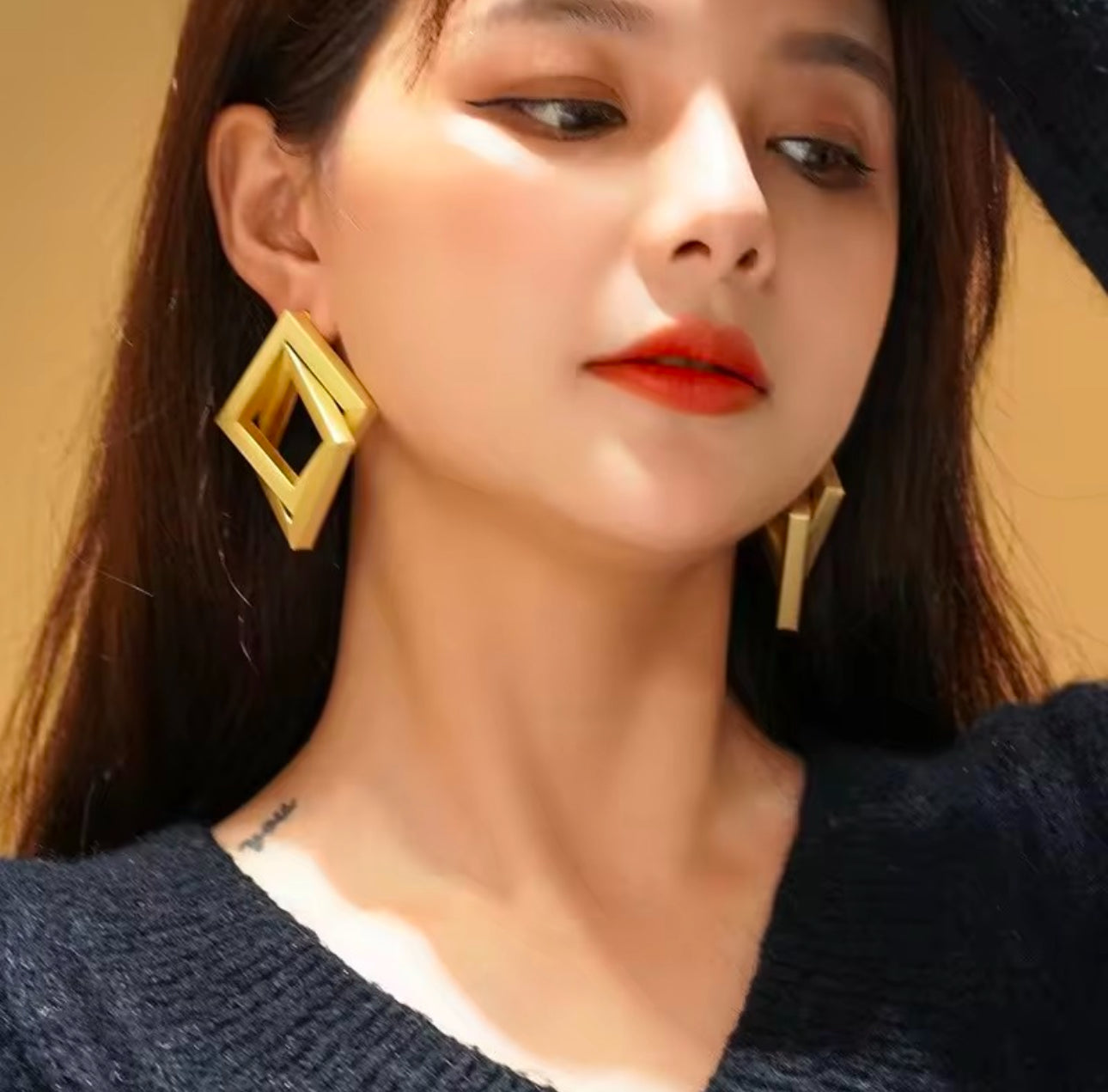 Oversized double layer geometric hoops