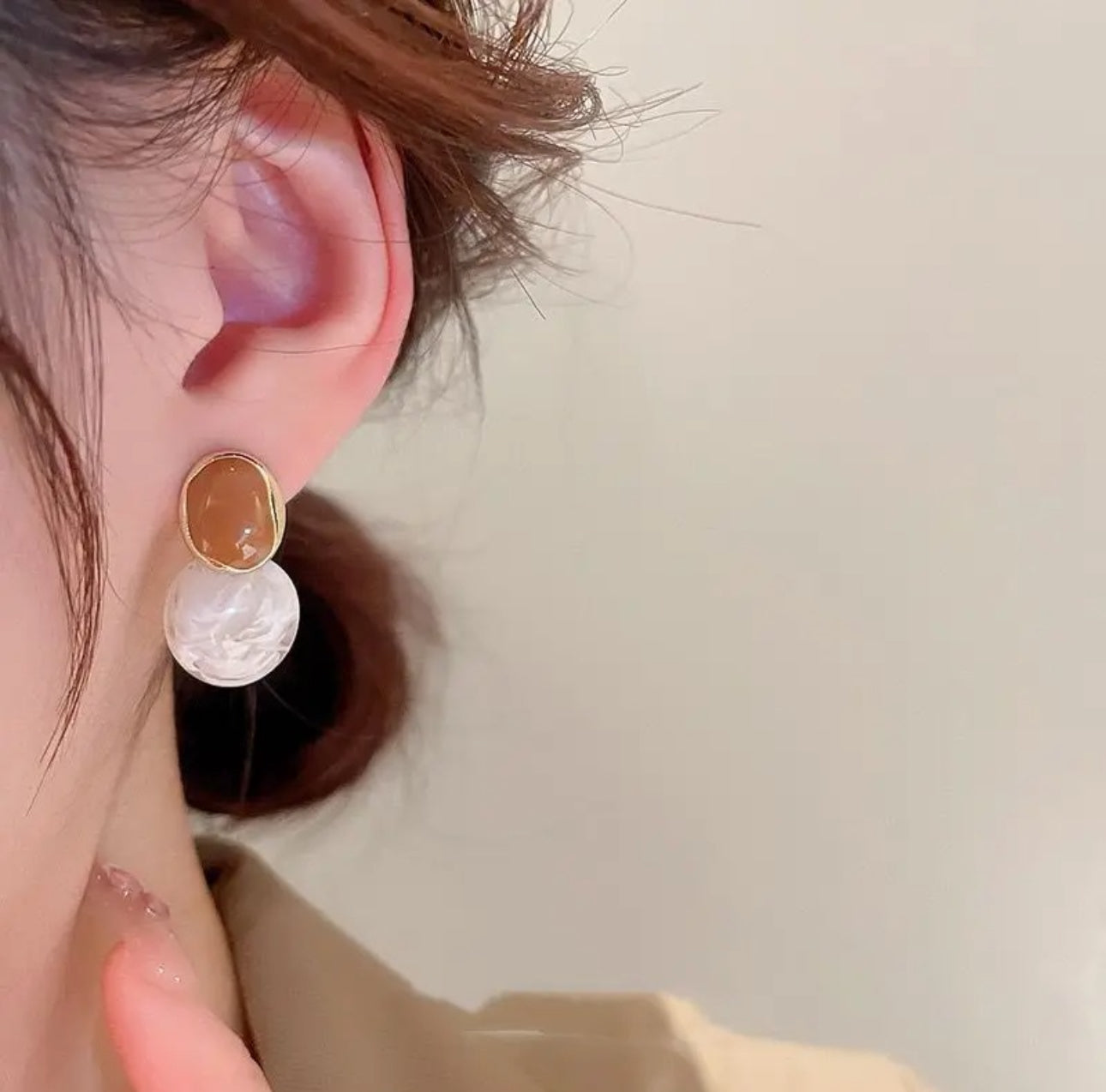 Geometric round contrast enamel earrings