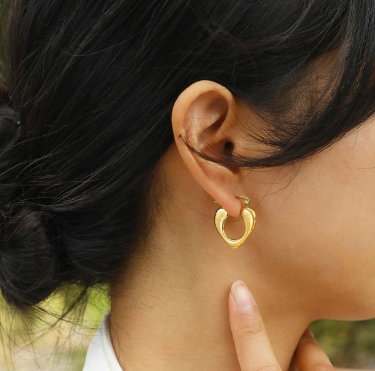 Hollow heart hoop earrings