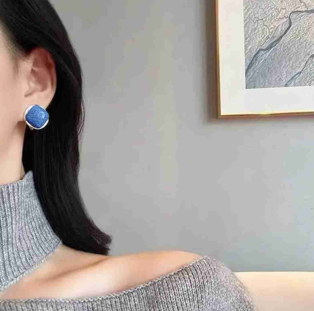 Blue water drop stud earrings