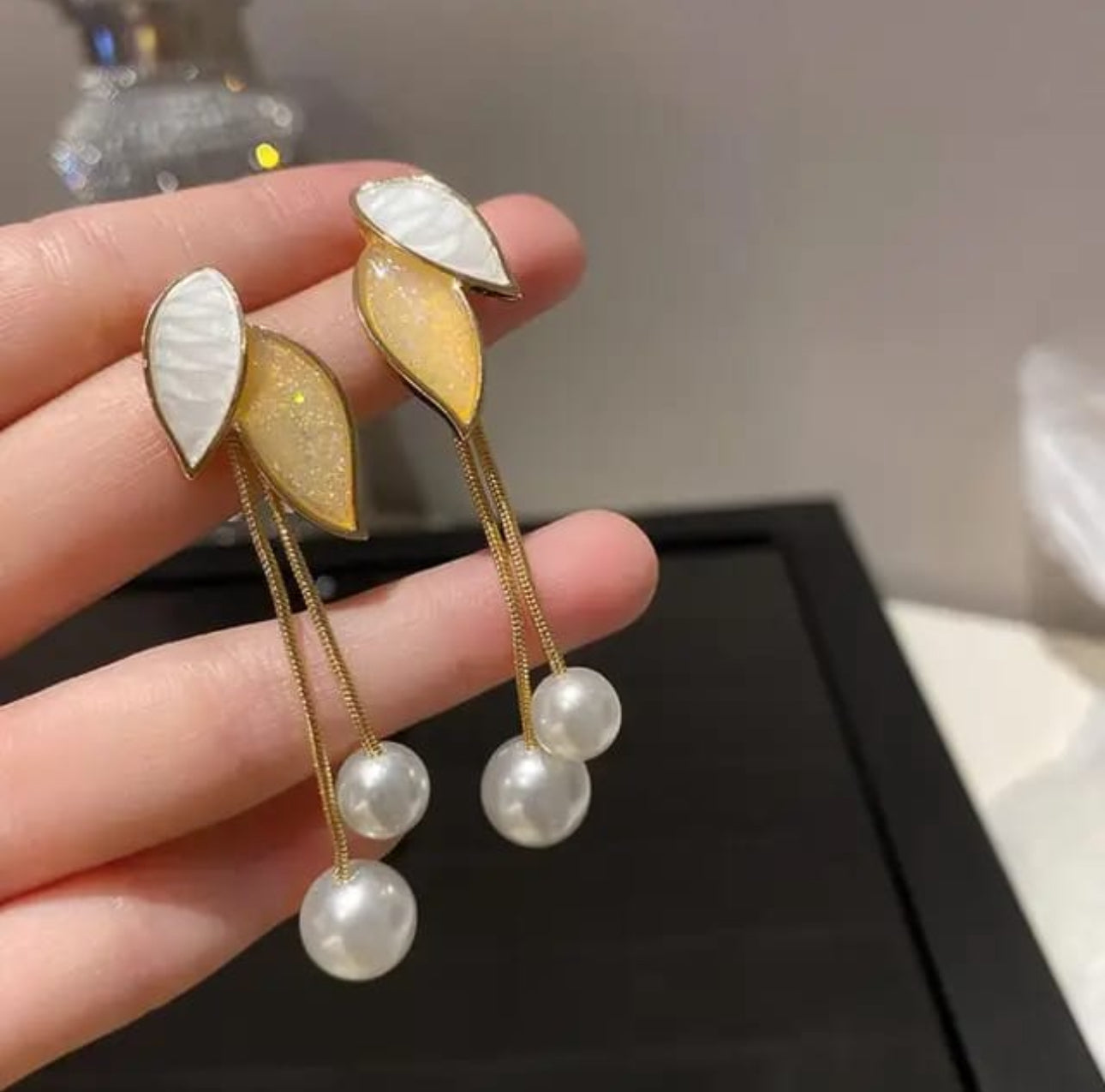 Korean leaf pearl dangler