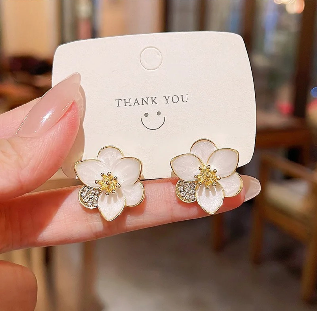Korean white flower stud earrings