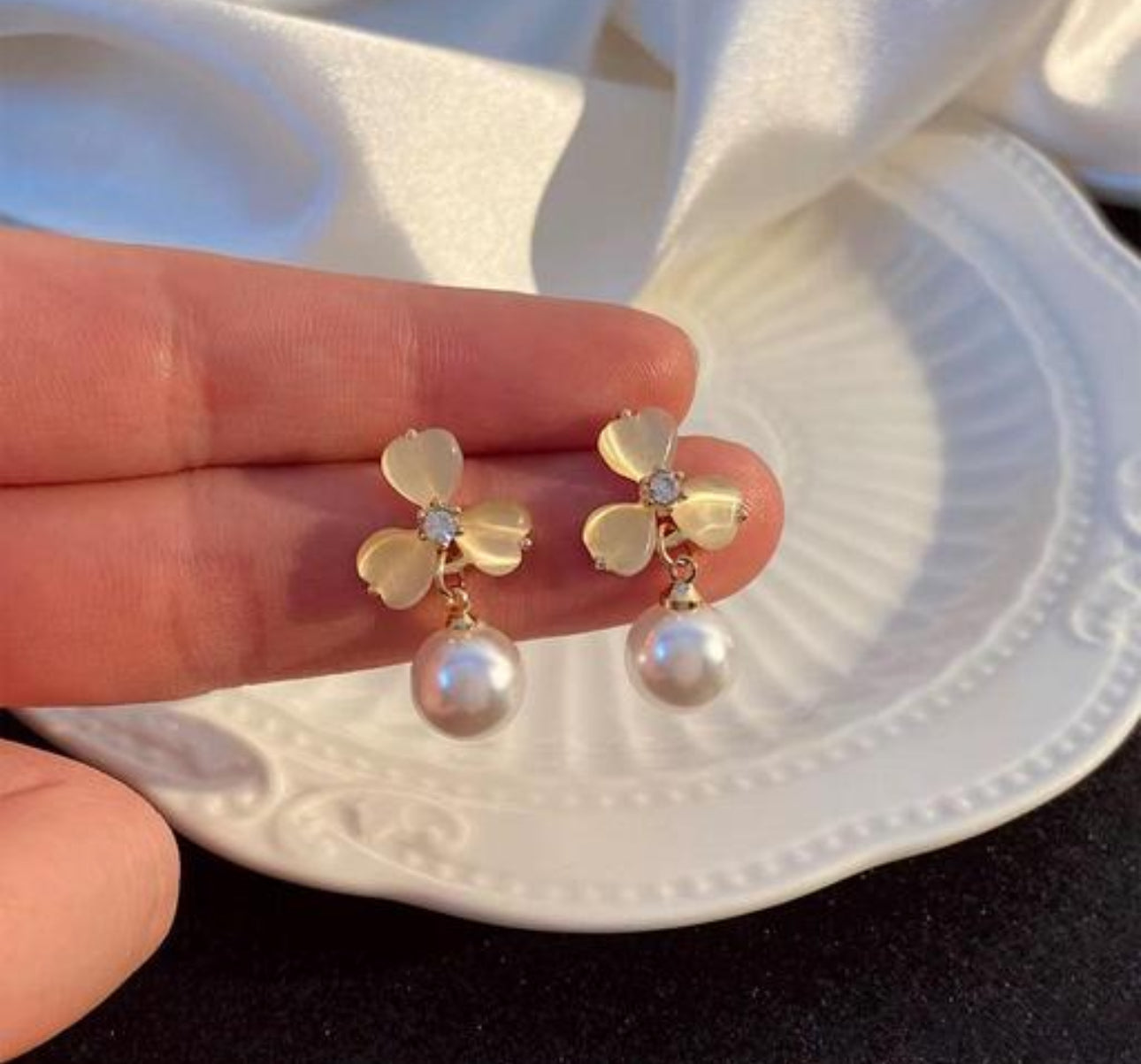 flower Pearl drop stud earrings