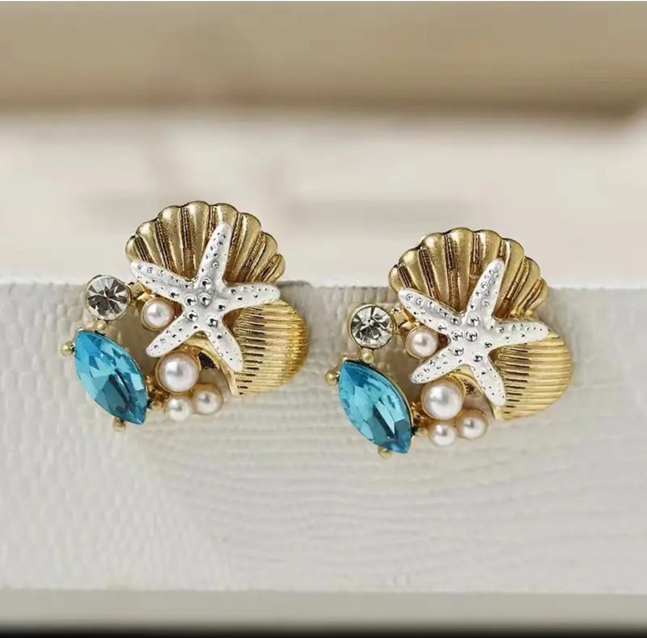 . Amazing metal gold plated starfish shell pearl earrings