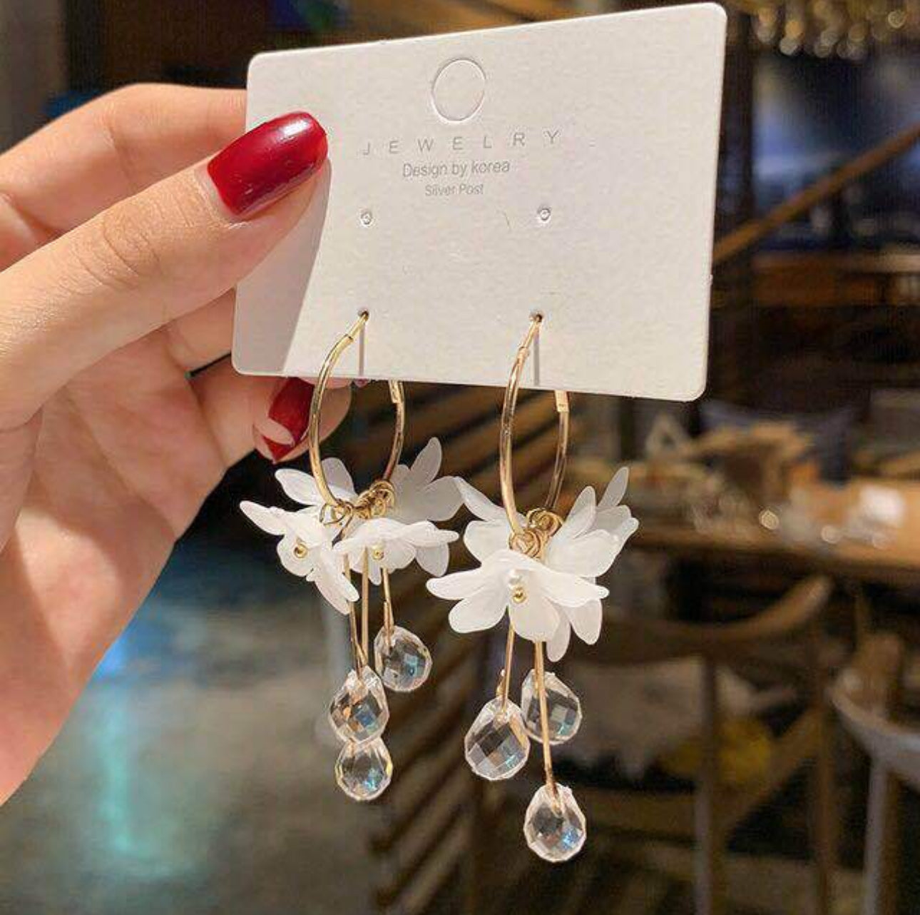 Trendy white flowers Korean crystal hoops