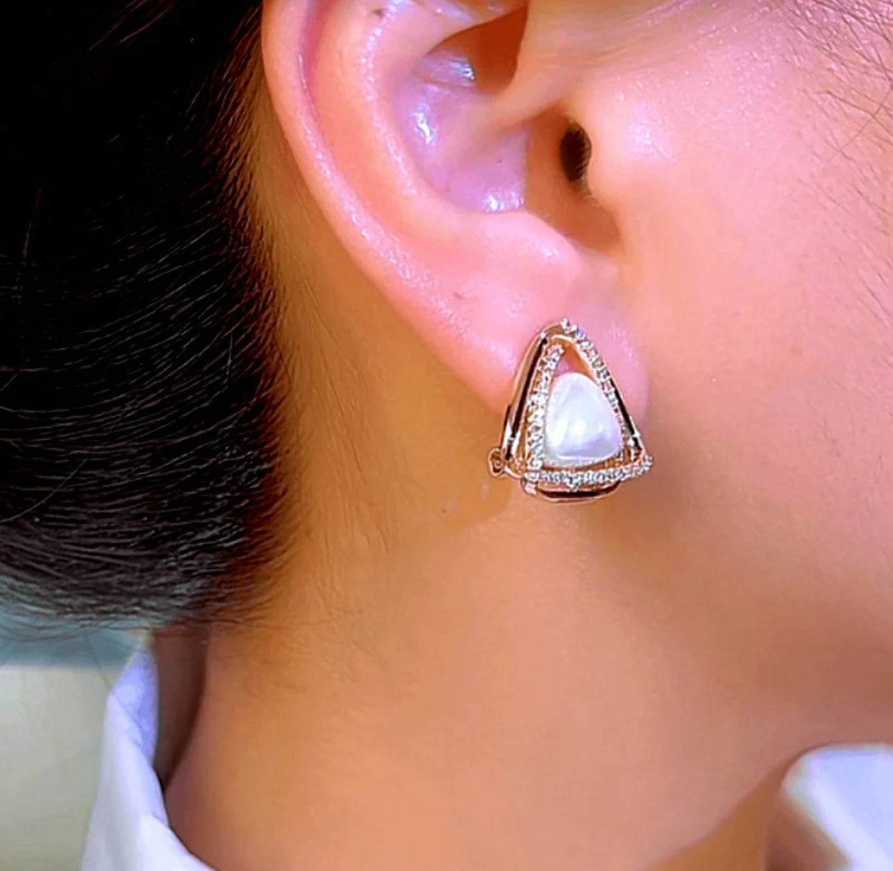 . Awesome rhinestone triangular pearl Studs
