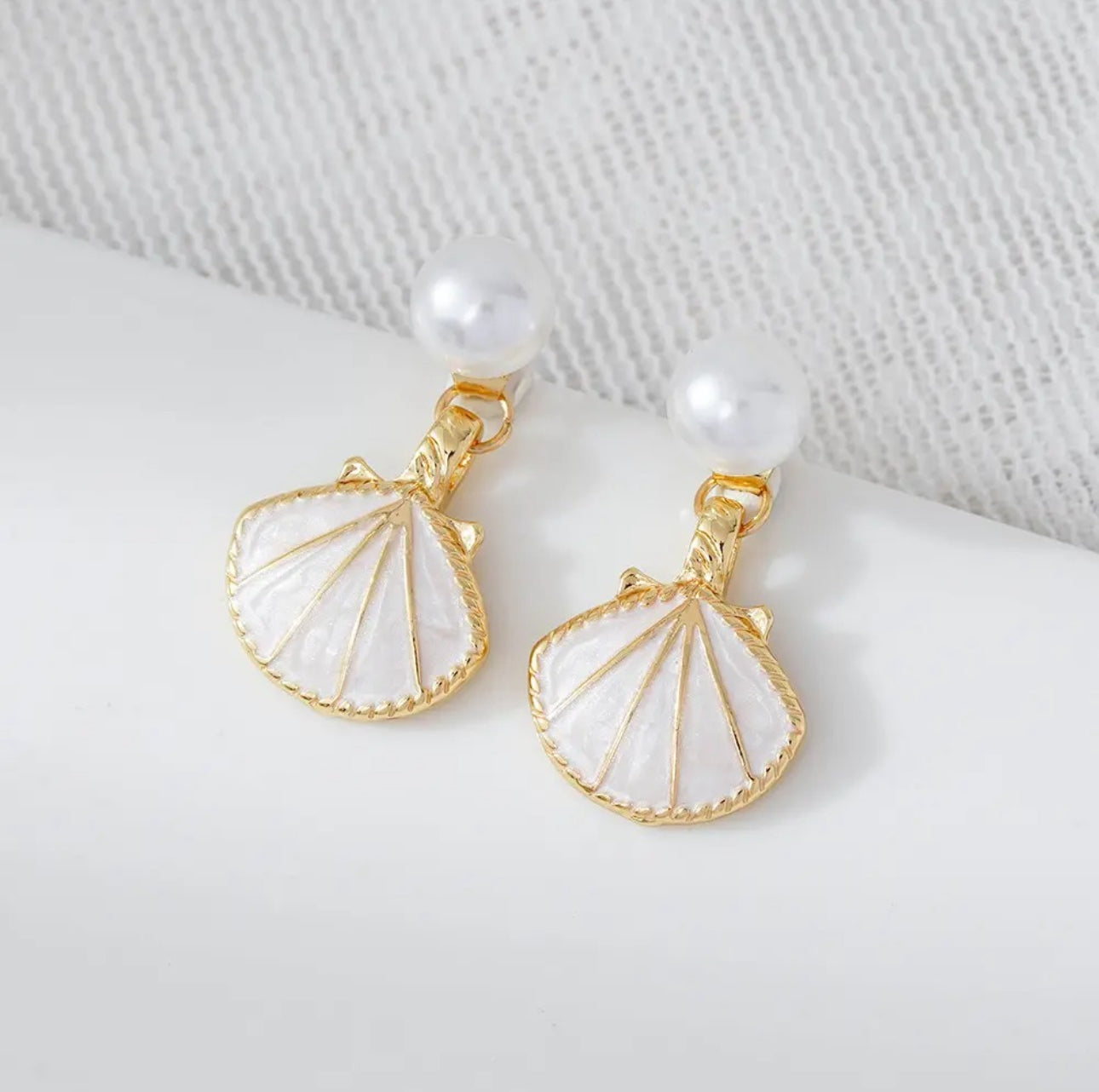Amazing Korean white pearl oil drip shell dangler