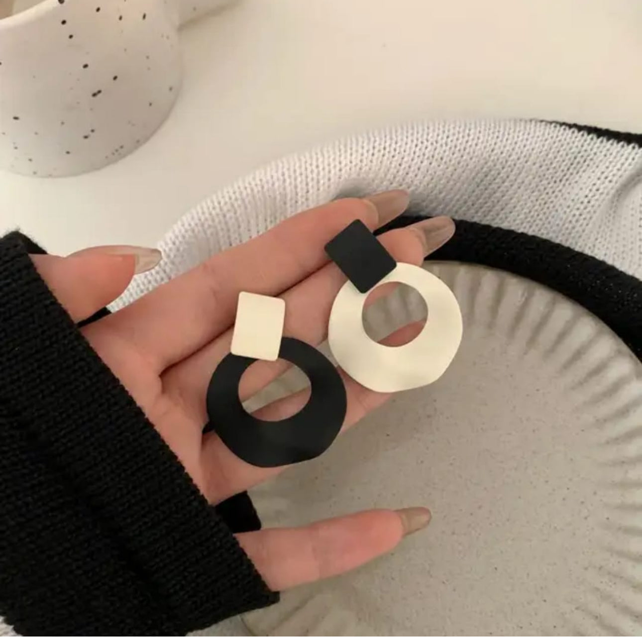 Trendy contrasting Korean stylish earrings