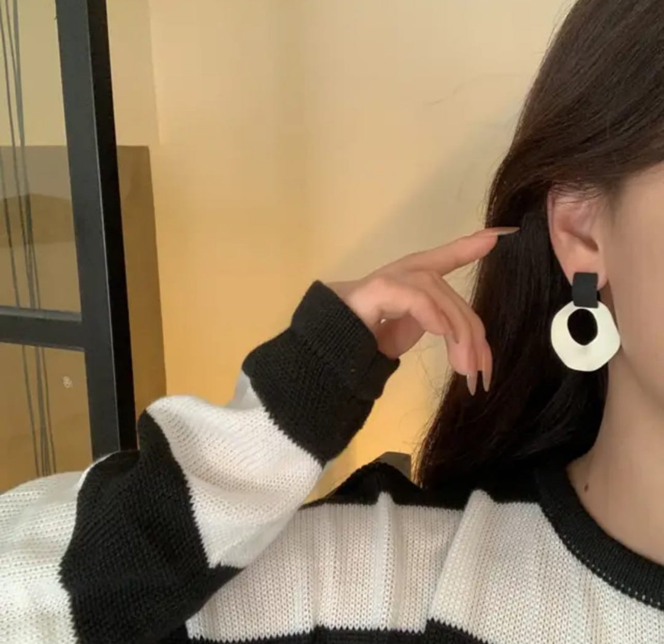 Trendy contrasting Korean stylish earrings
