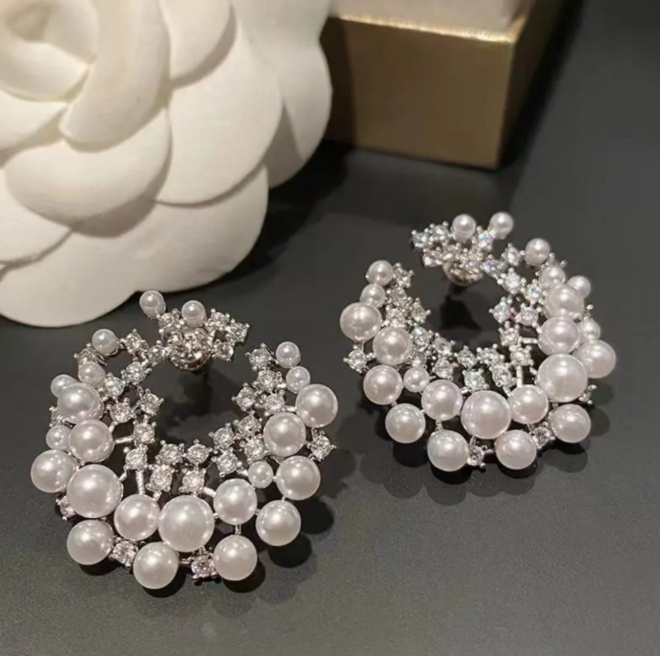 . Amazing Crystal pearl glacial studs
