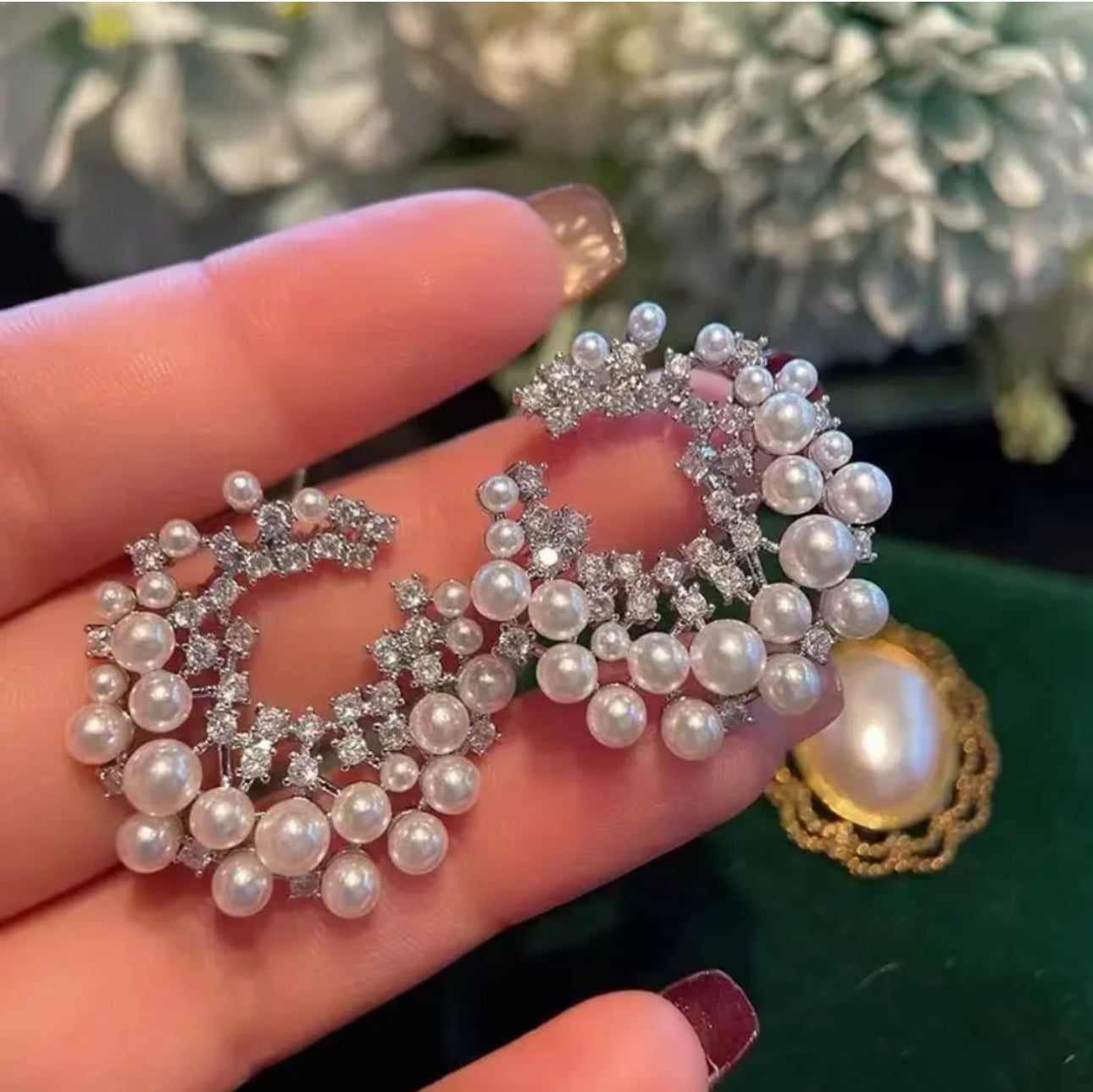 . Amazing Crystal pearl glacial studs