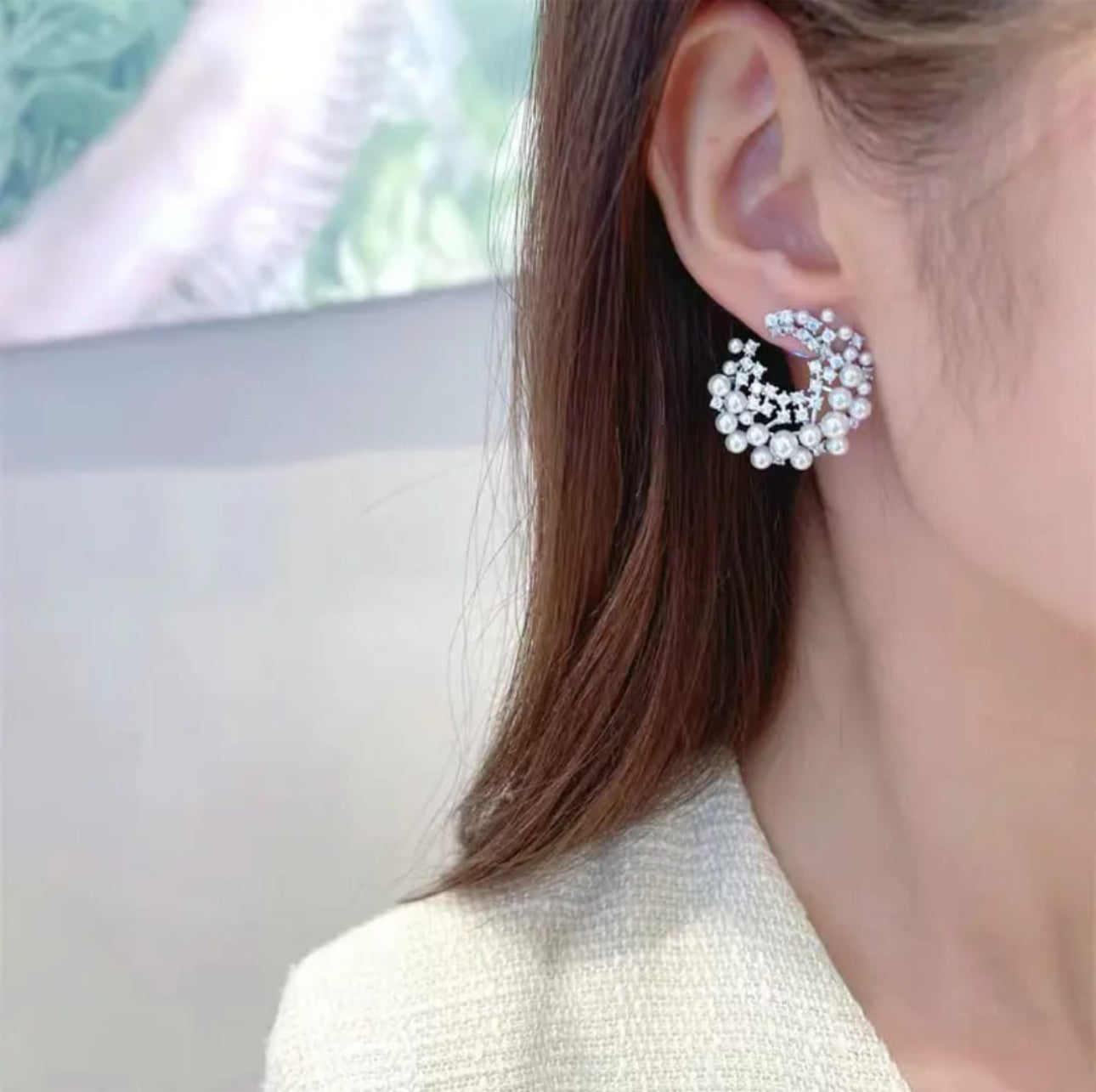 . Amazing Crystal pearl glacial studs