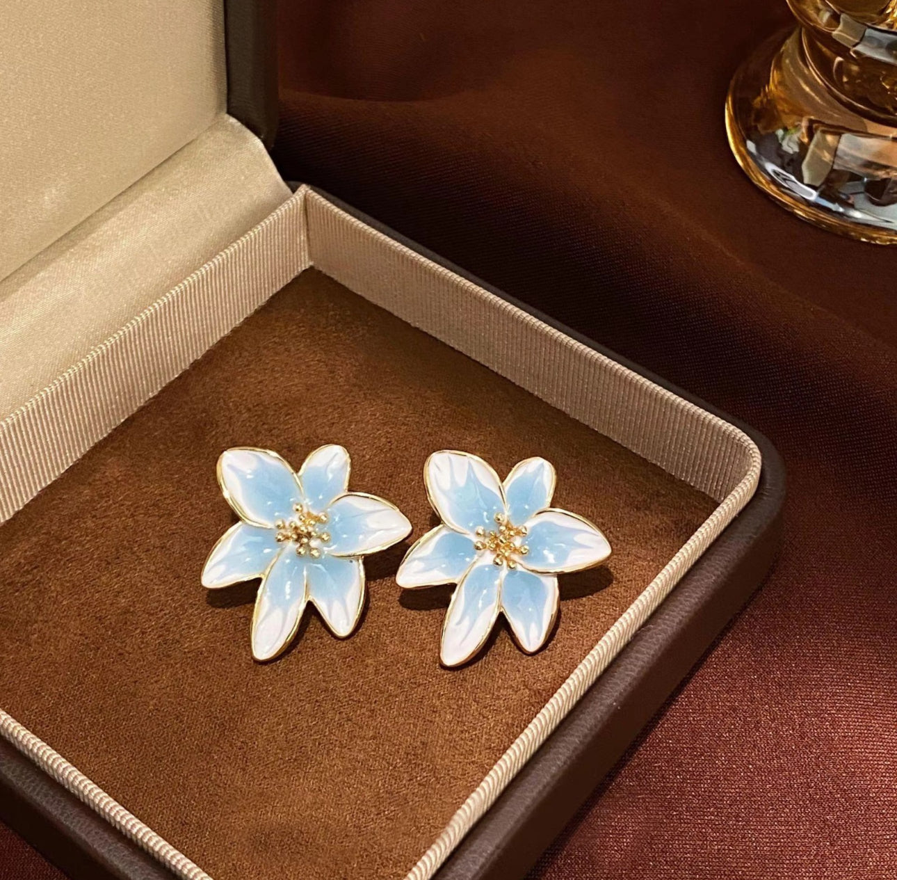 .Enamel drip glazed blue flower stud earrings