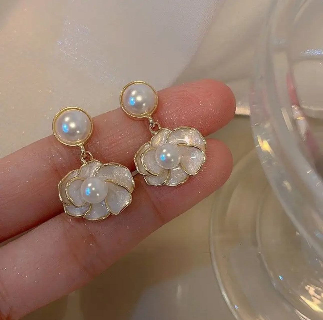 Oil dripping Pearl flower earrings