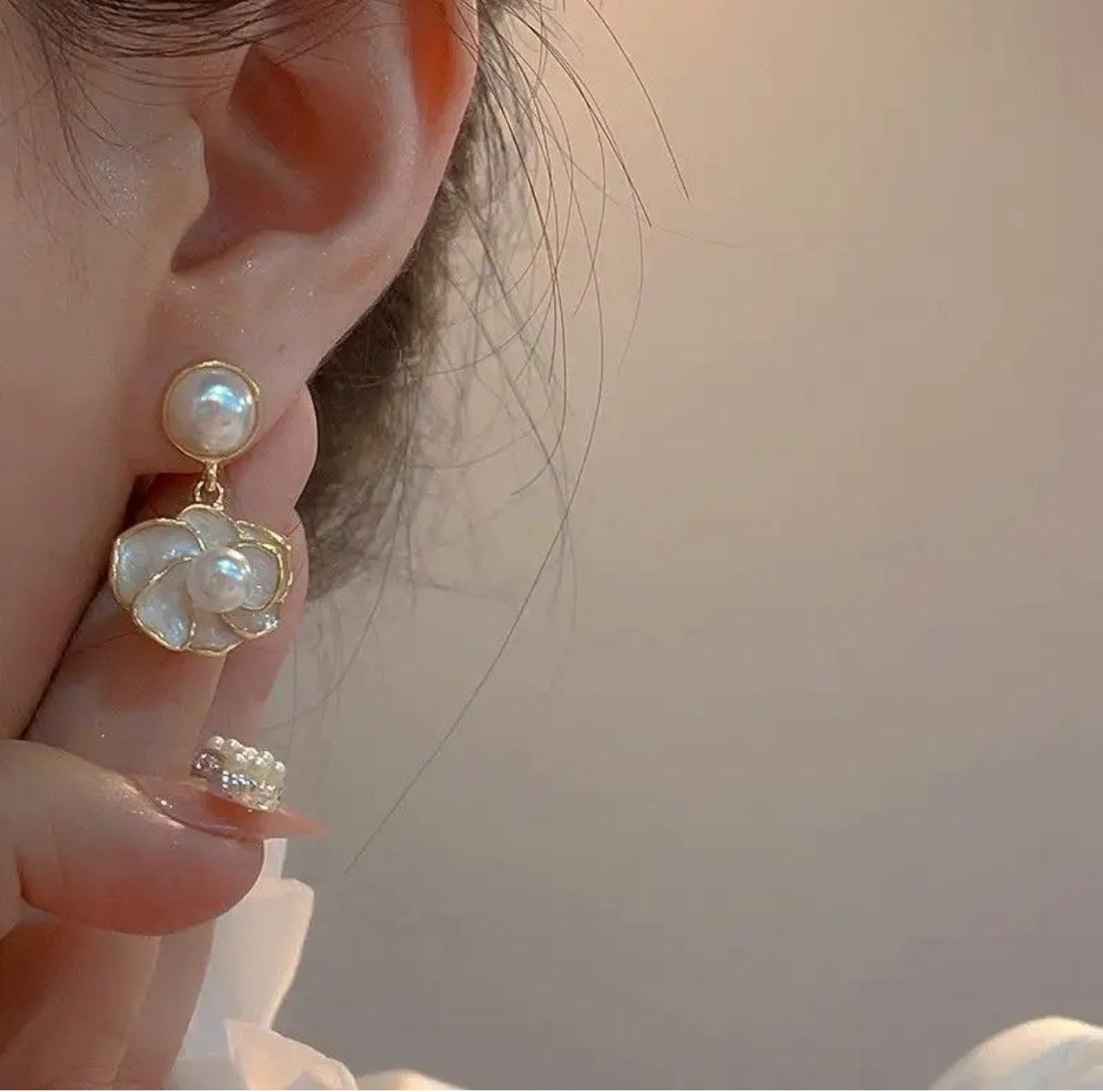 Oil dripping Pearl flower earrings