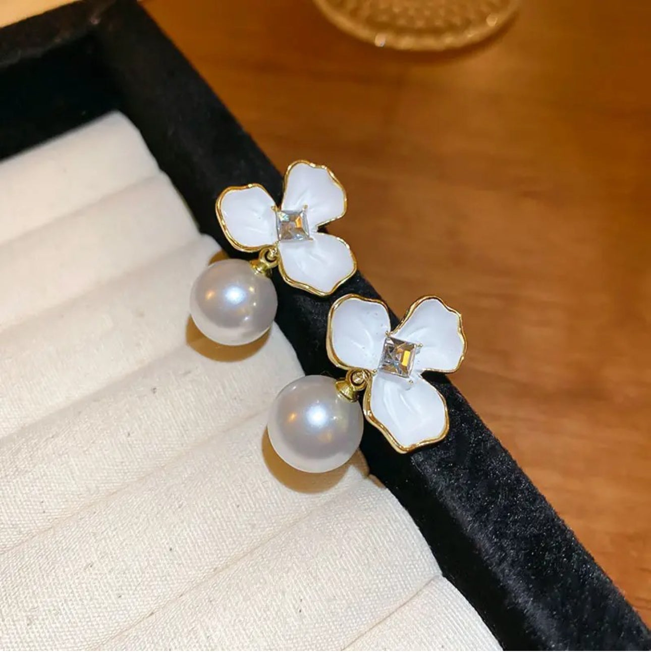 Three leaf flower earrings