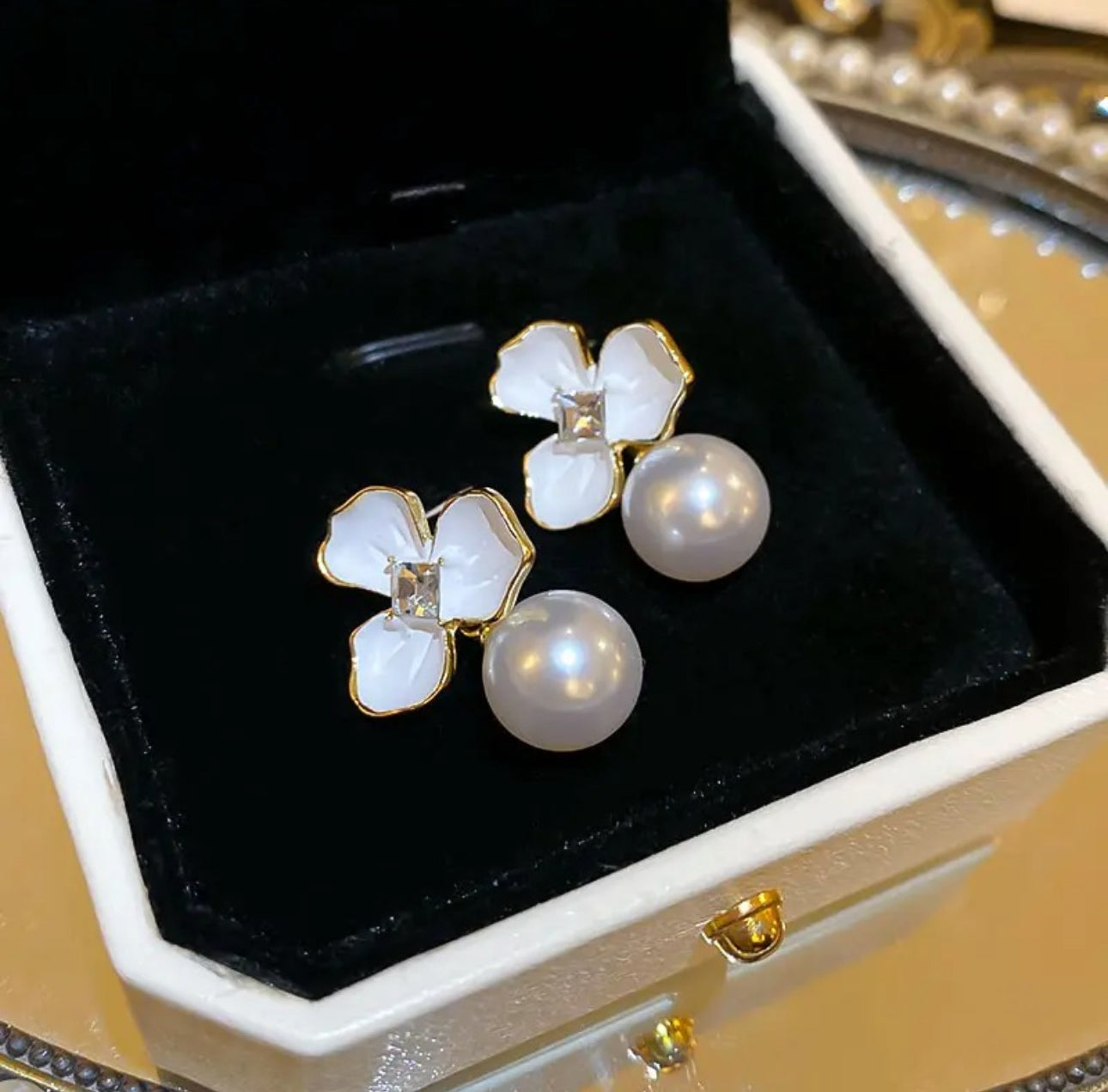 Three leaf flower earrings