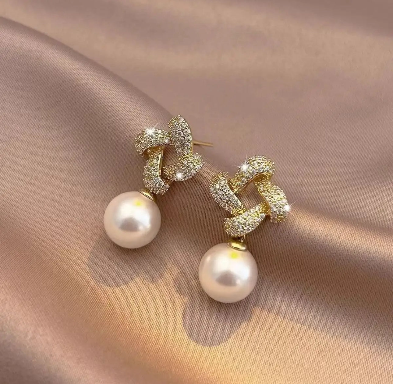 Geometric square pearl drop earrings