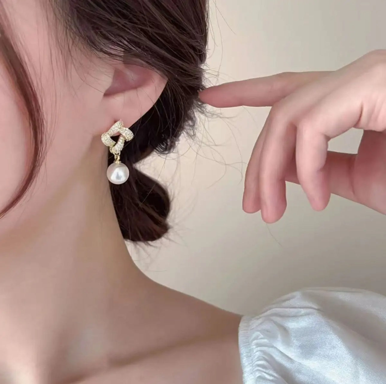 Geometric square pearl drop earrings