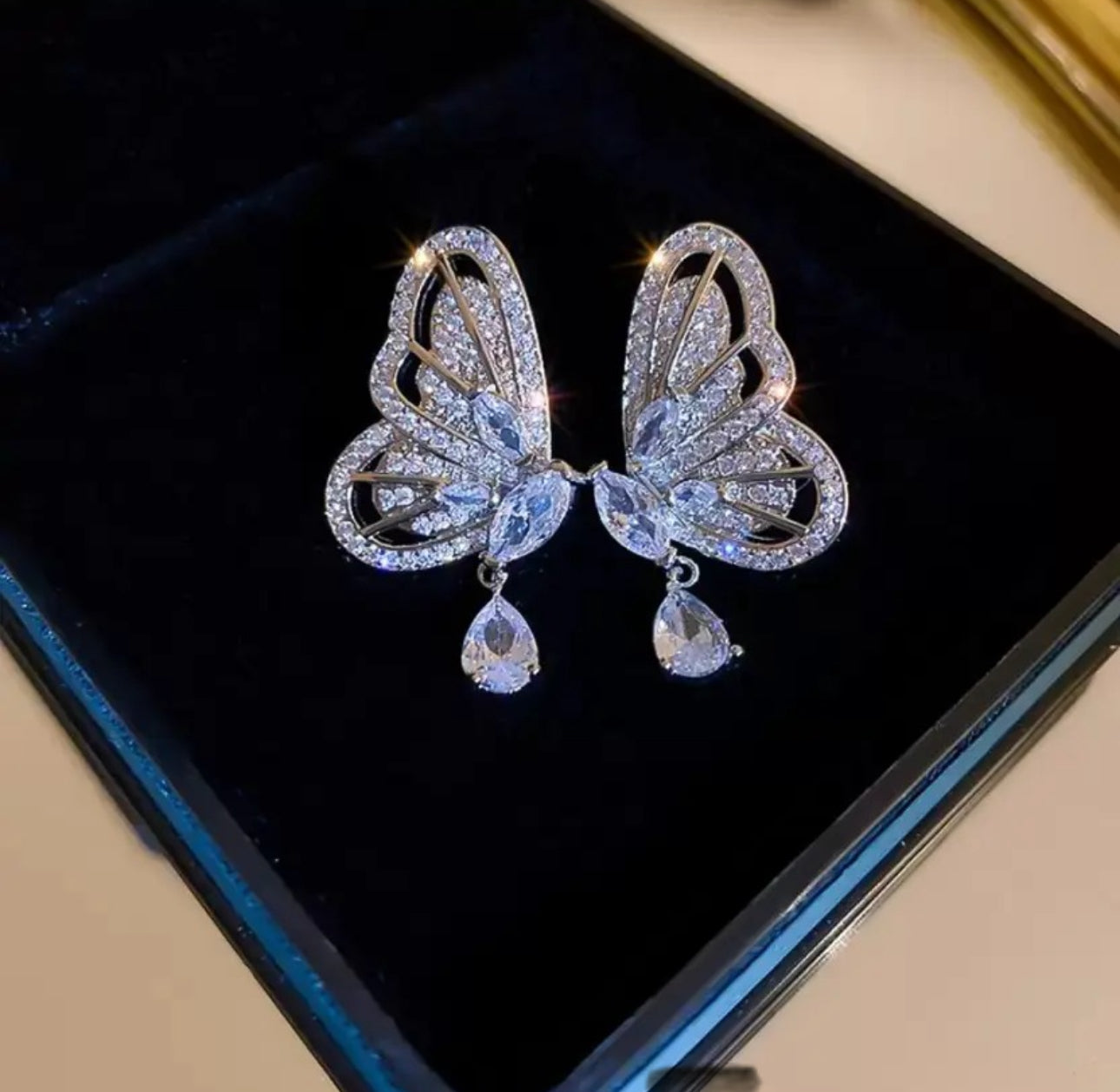 Rhinestone butterfly Korean pearl dangler
