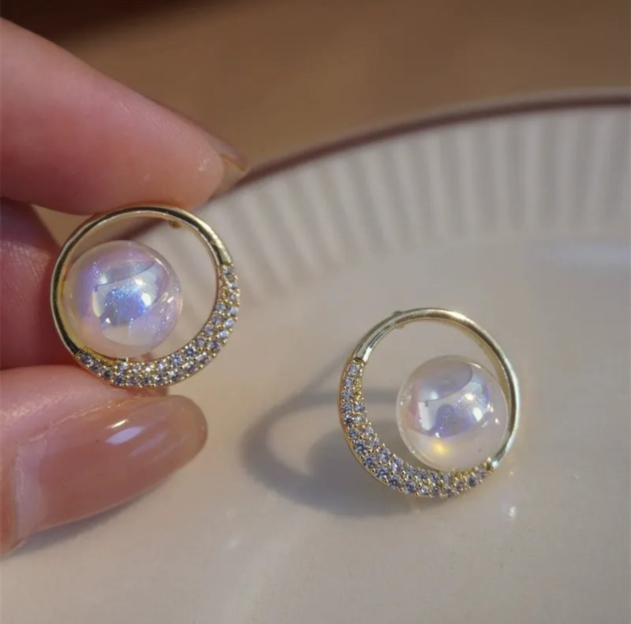 .Exquisite mermaid pearl round stud earrings