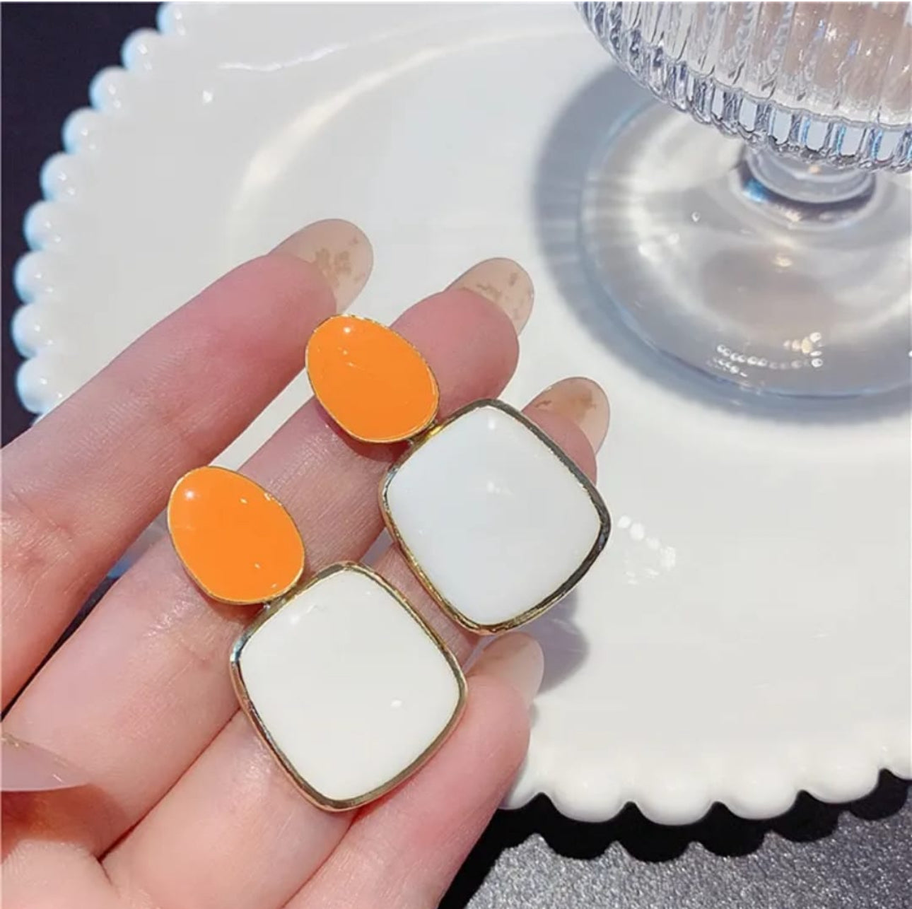 . Amazing crystal Korean dangler