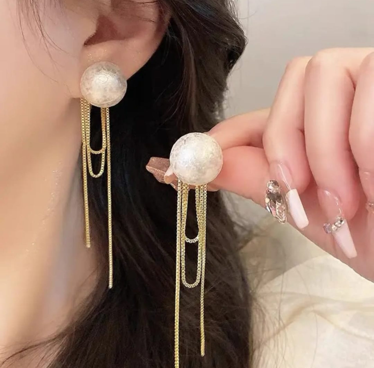 . Amazing Detachable chain Pearl dangler