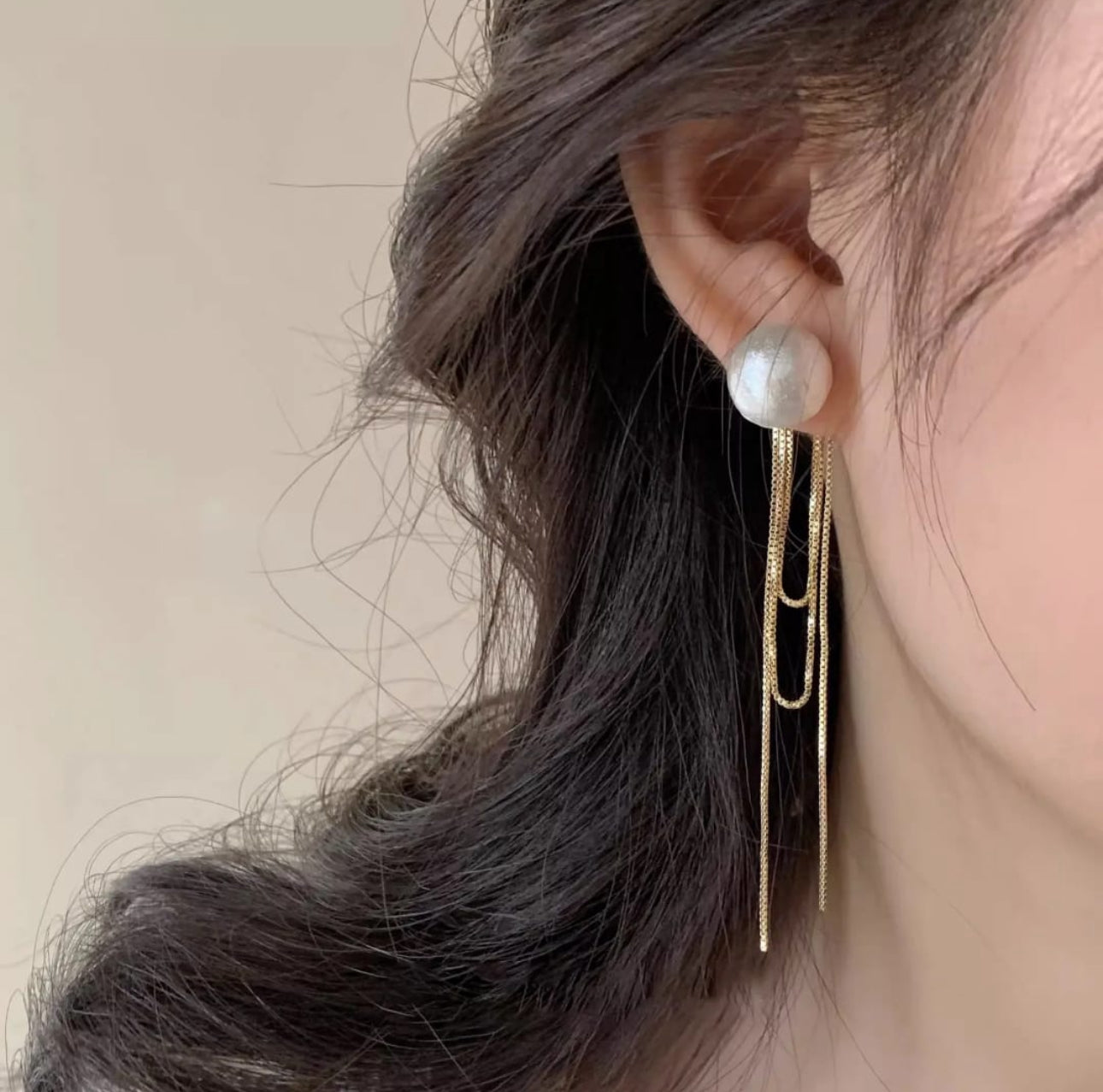 . Amazing Detachable chain Pearl dangler