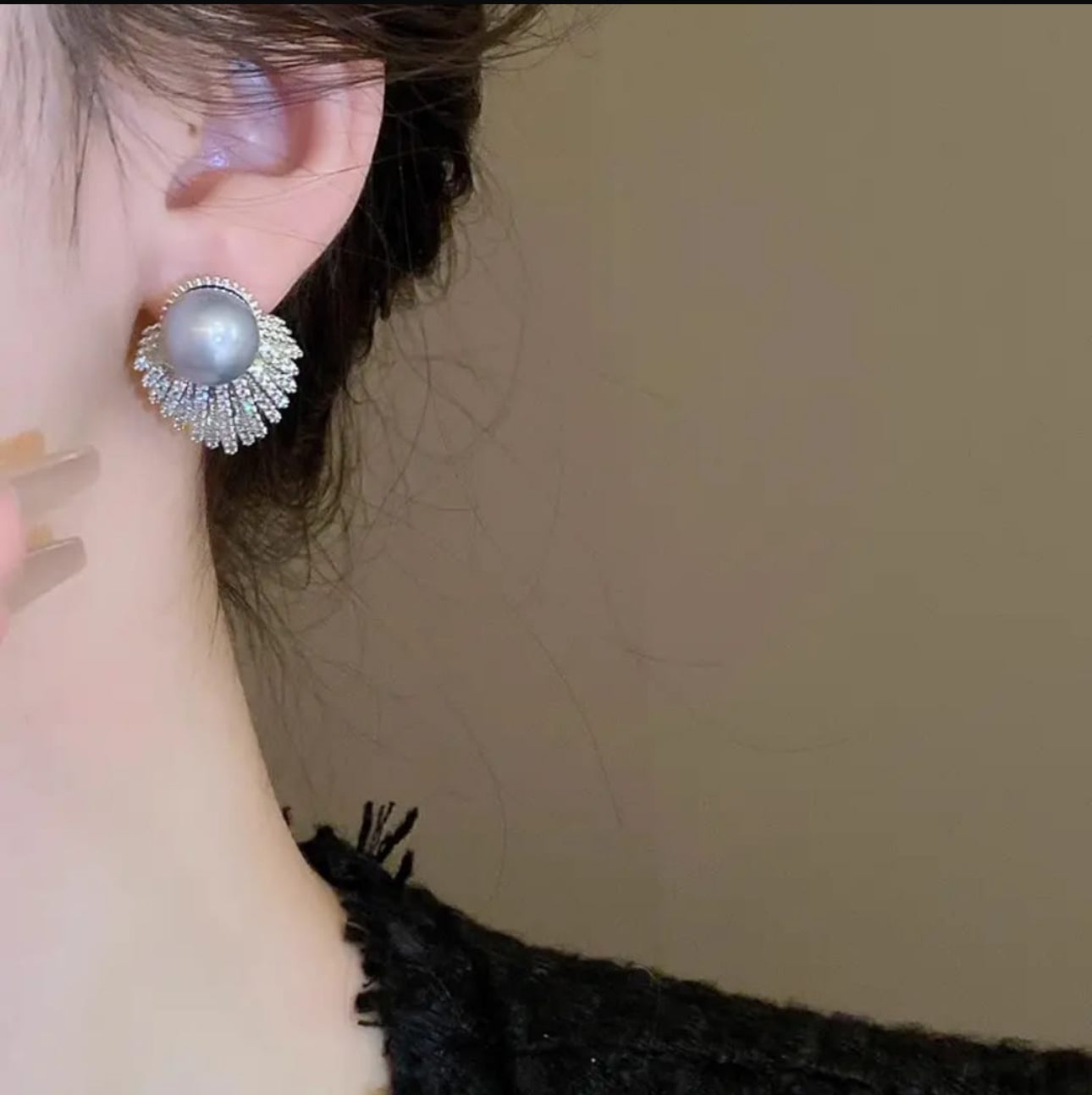 . Fan shaped diamond pearl stud earrings