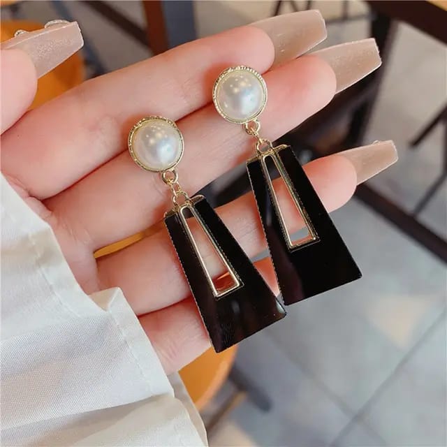 Black Pearl dangler earrings