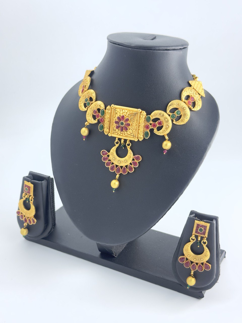 Multicolour gold plated Choker set