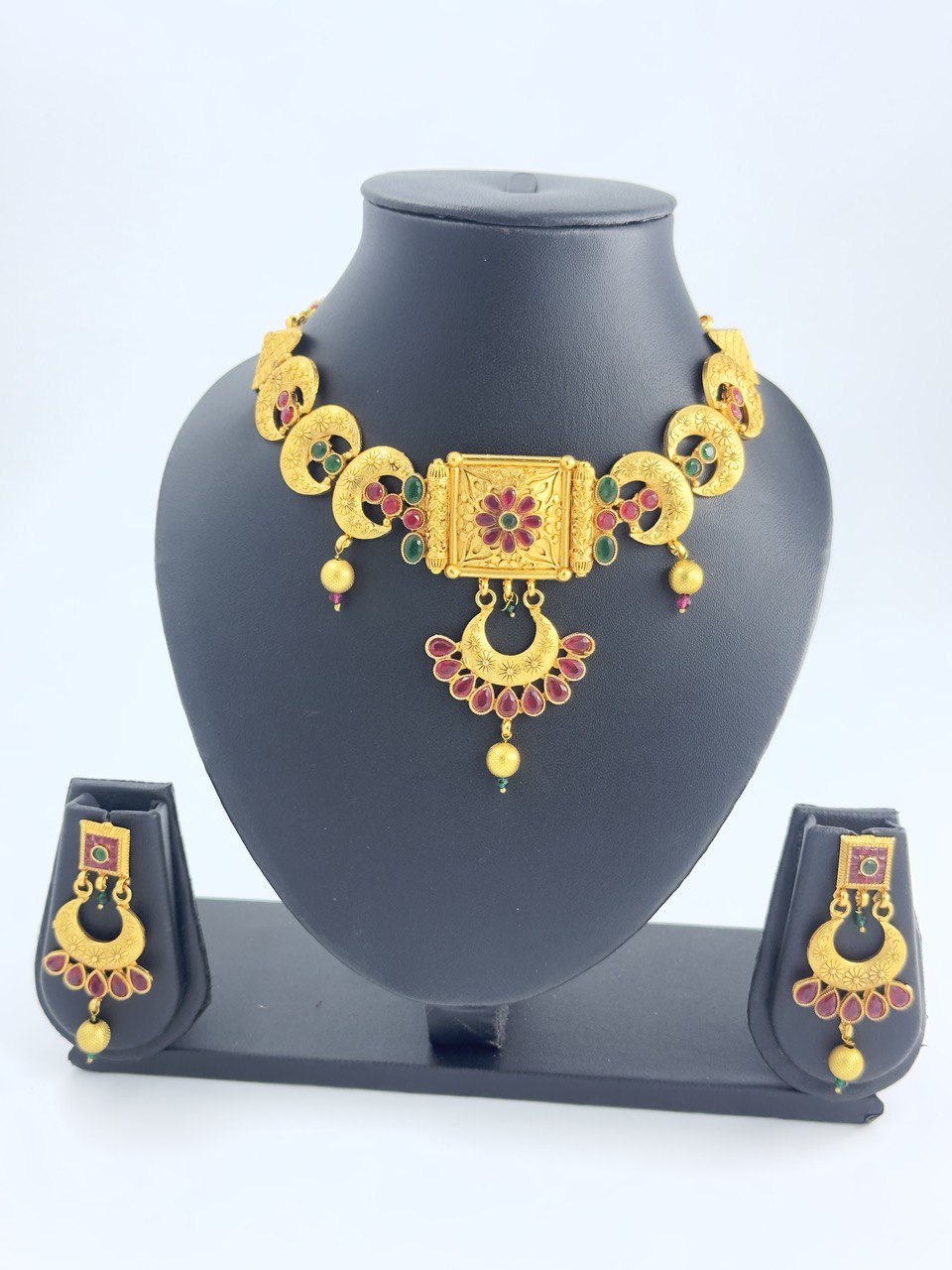 Multicolour gold plated Choker set