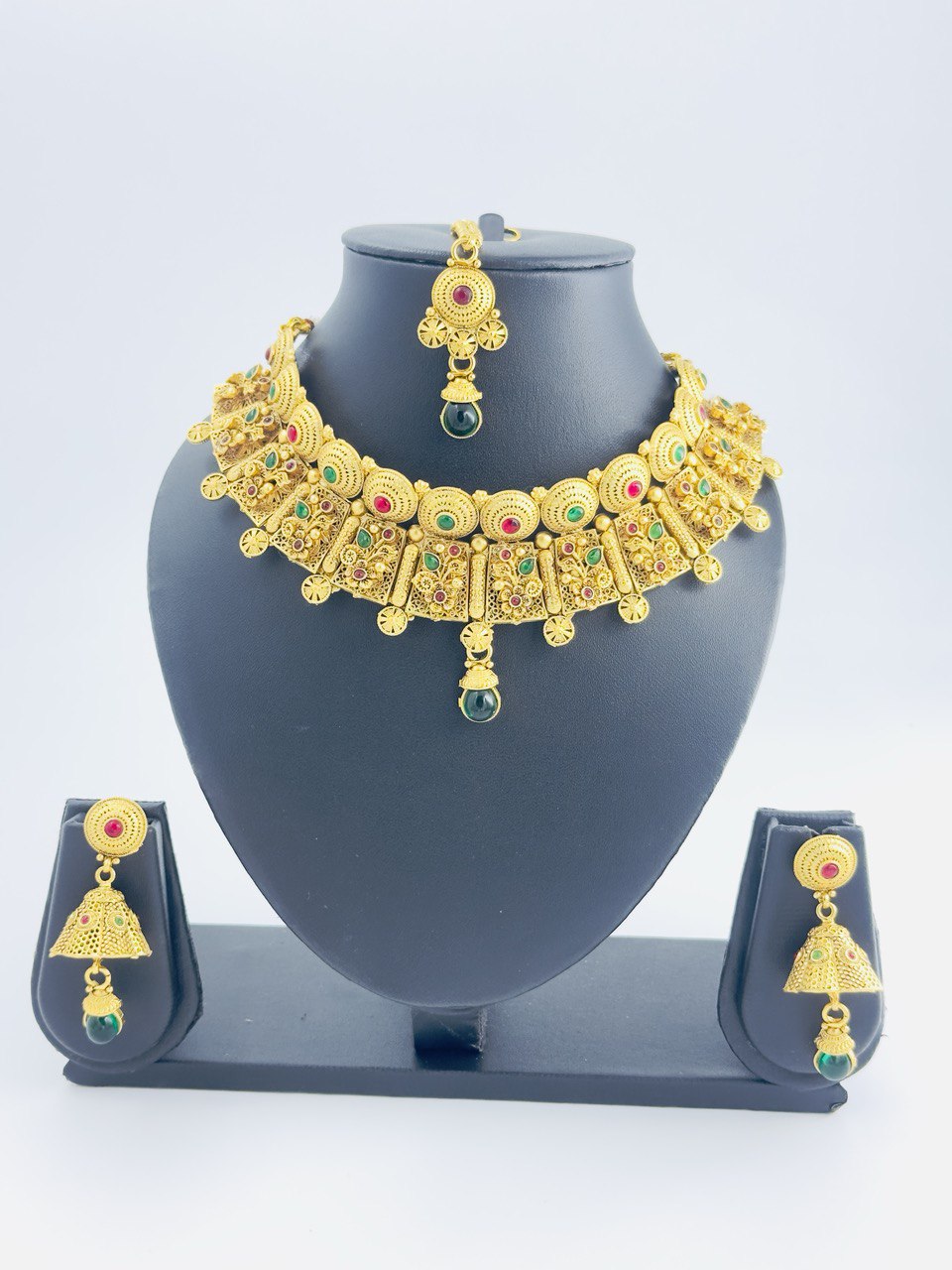 Golden matte jewellery set