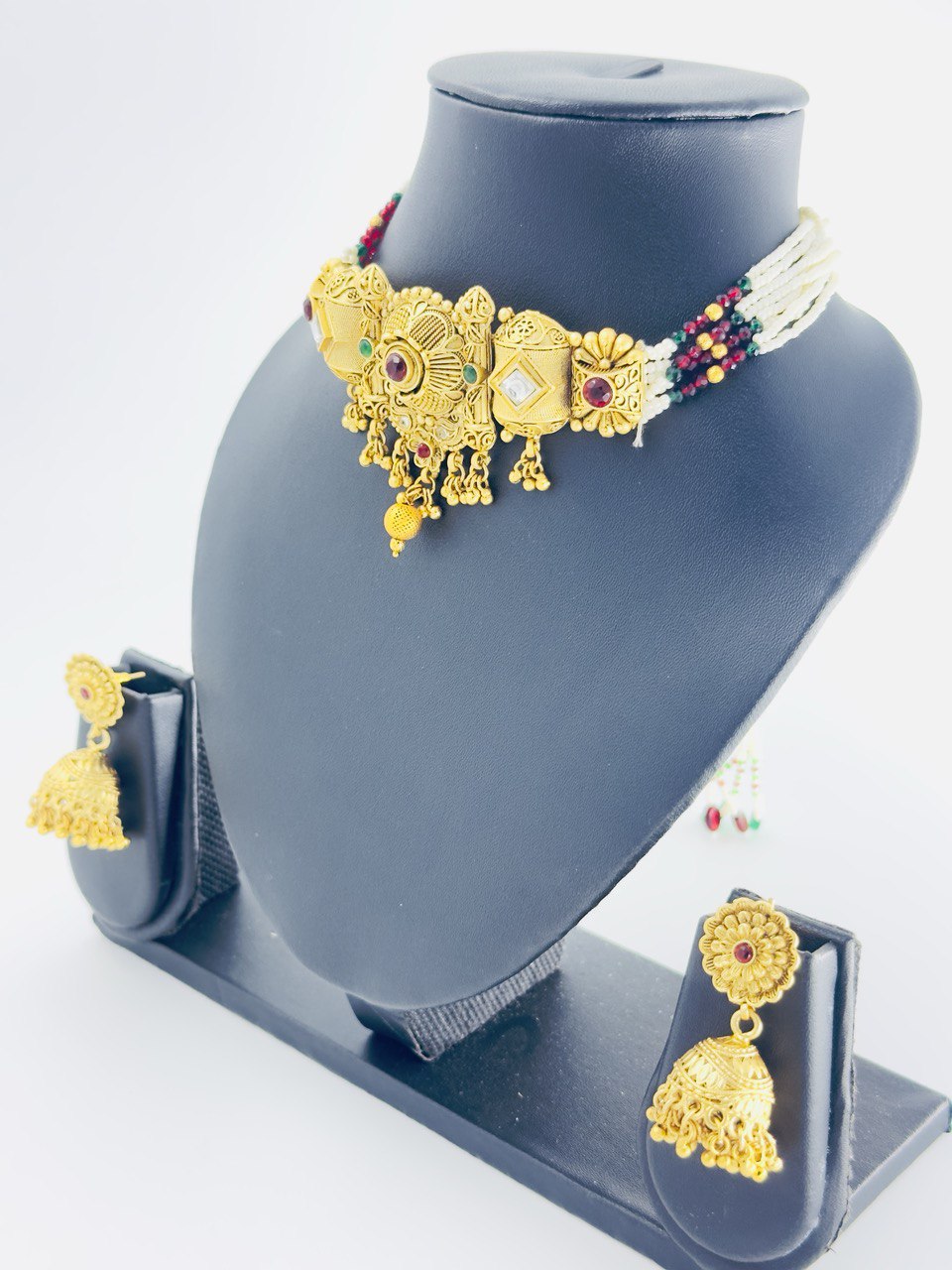Multicolour gold plated choker set