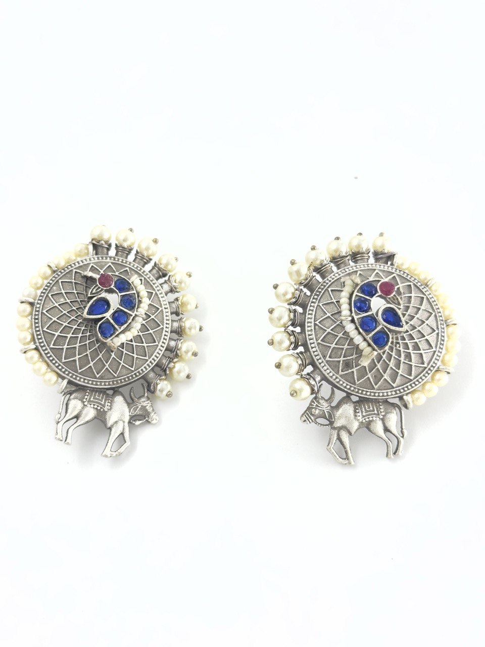 Pearl antique studs