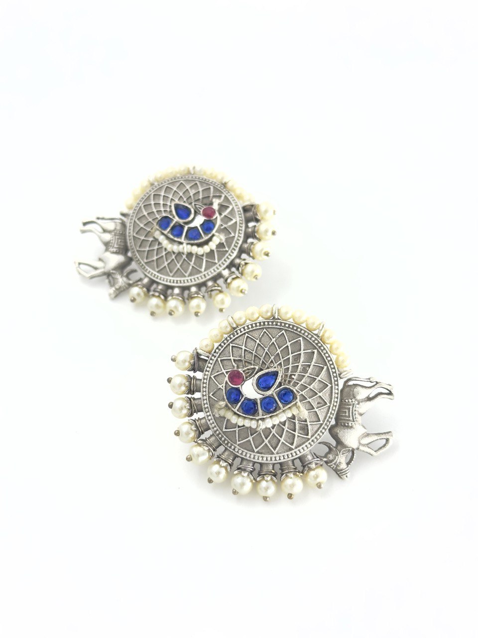 Pearl antique studs