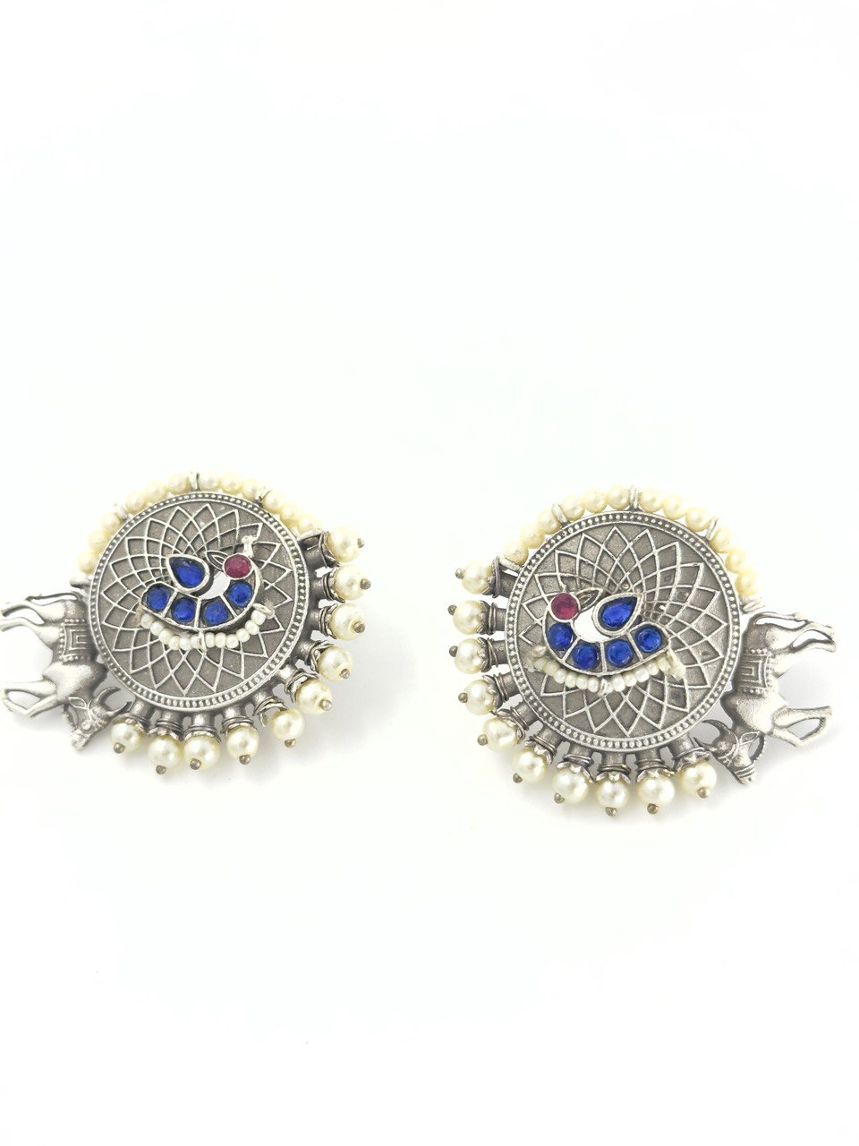 Pearl antique studs