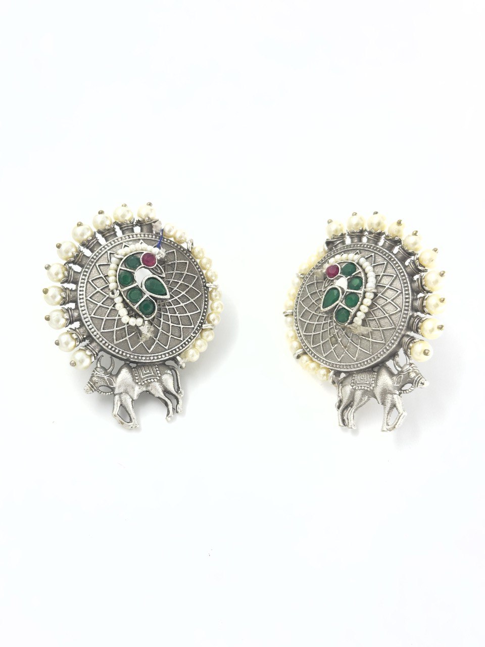Pearl antique studs