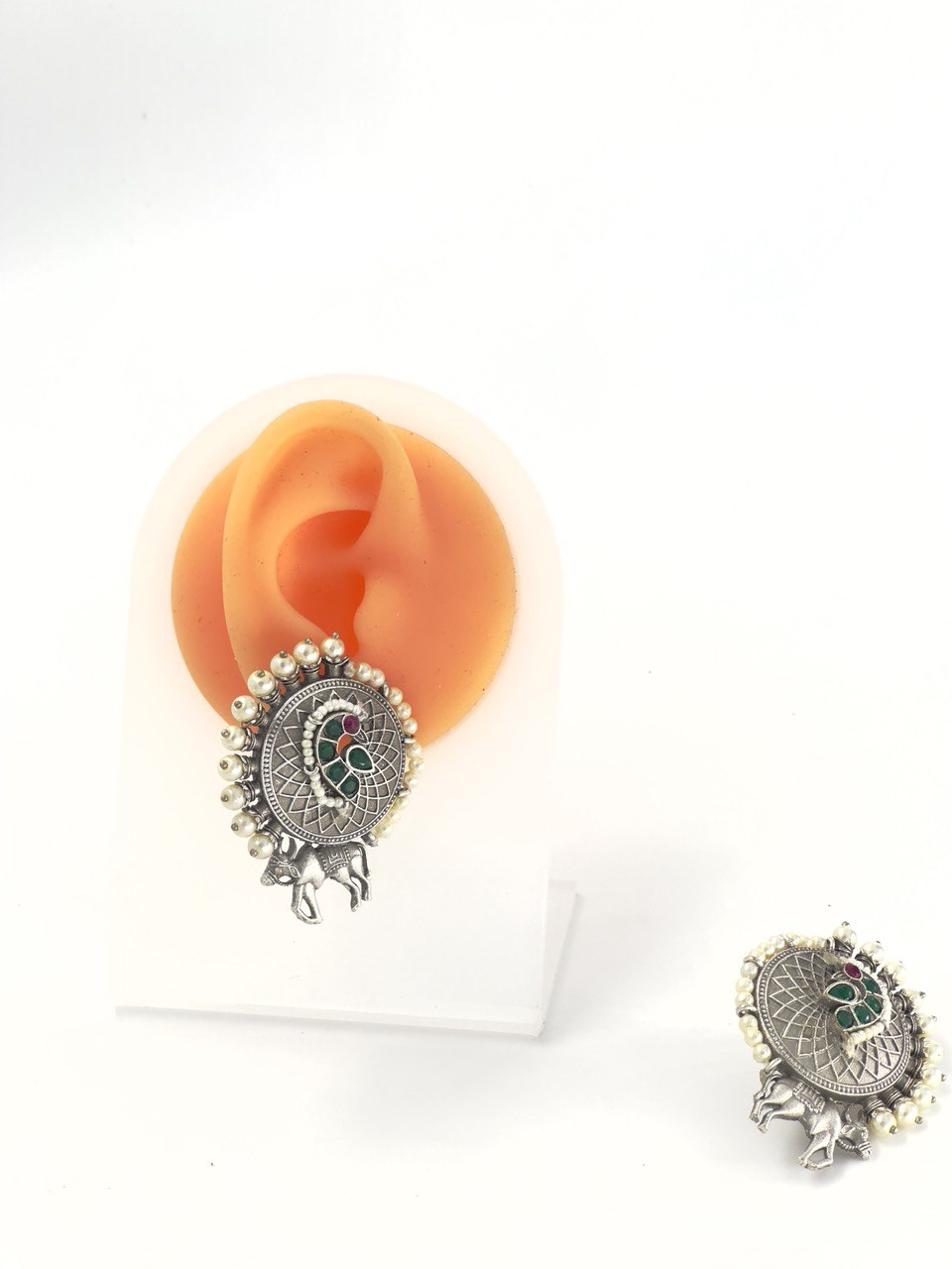 Pearl antique studs