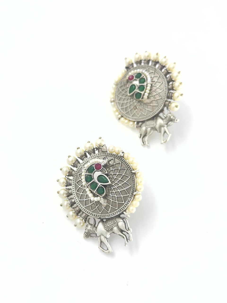 Pearl antique studs