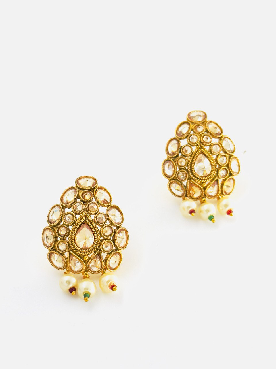 Pearl golden matte studs
