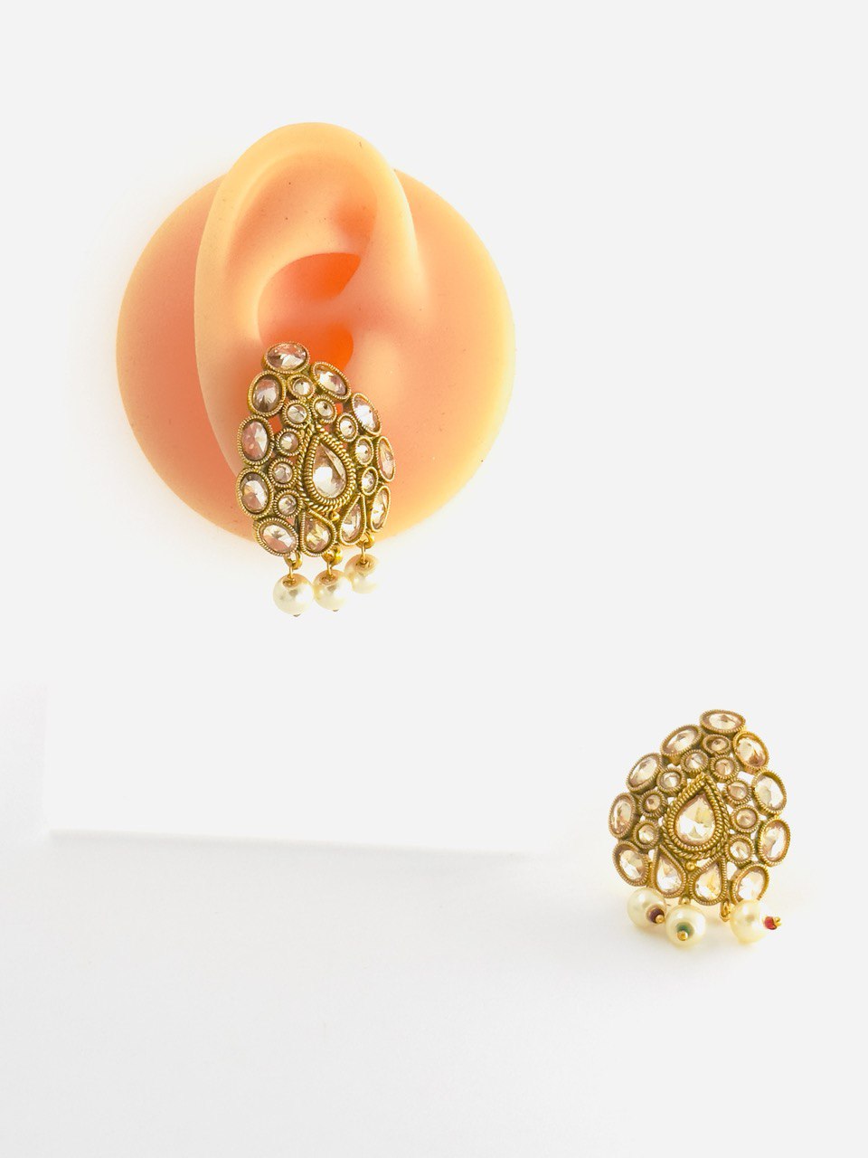 Pearl golden matte studs