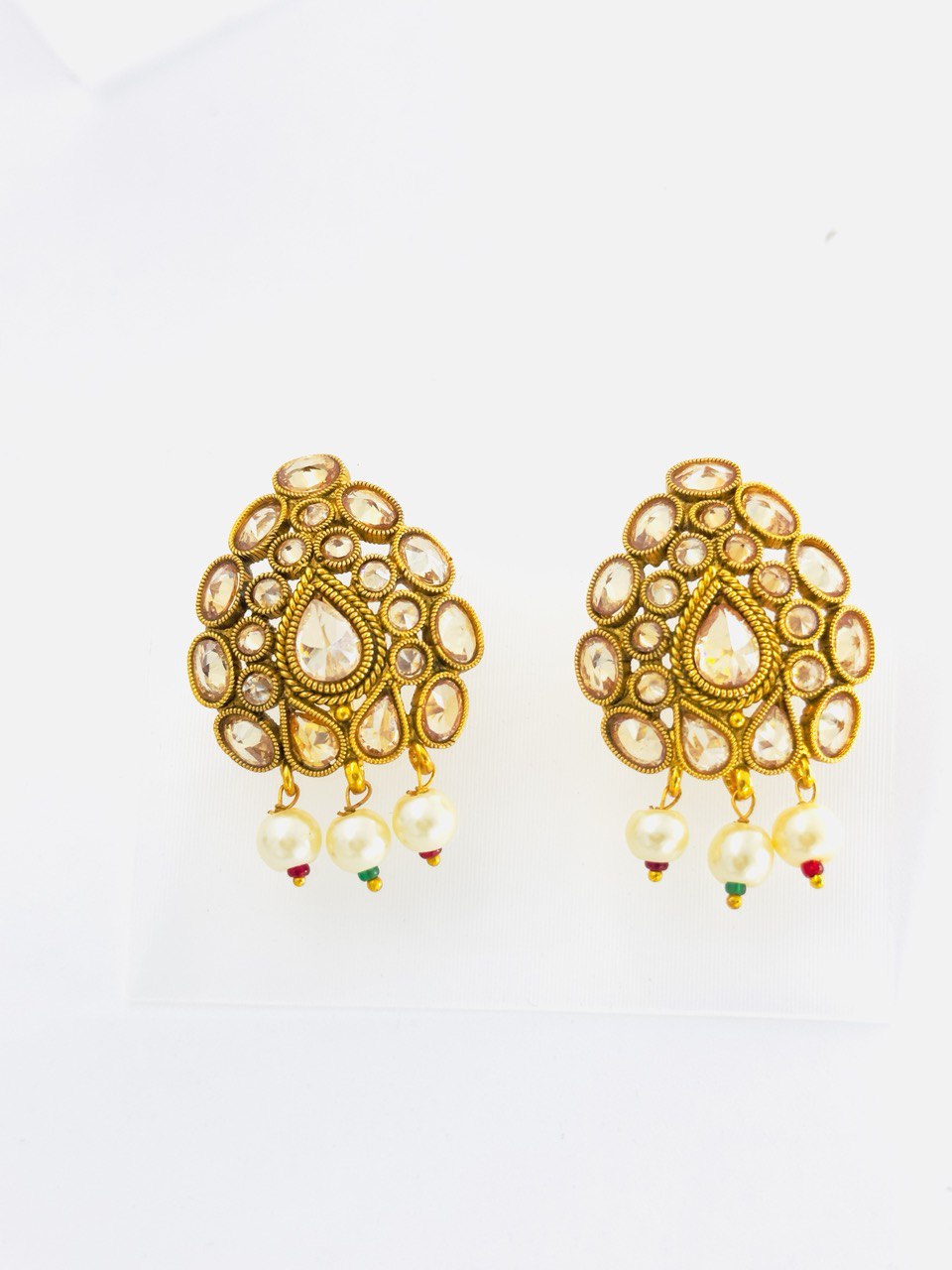 Pearl golden matte studs